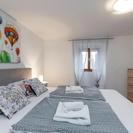 Rustic Hideaway - Happy